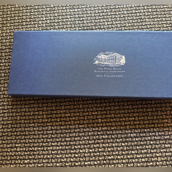 Presidential Signatures Tie - Brand Alynn - Picture 5 of 7